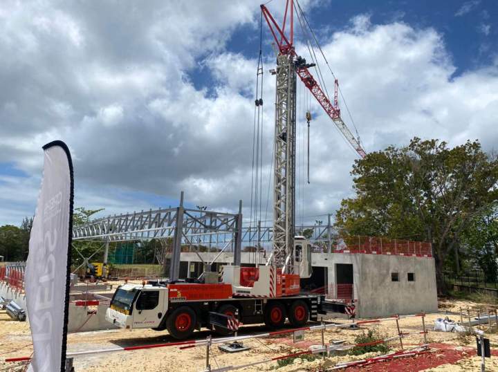 Levage et installation d'une charpente métallique