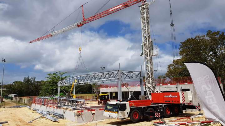 Levage et installation d'une charpente métallique