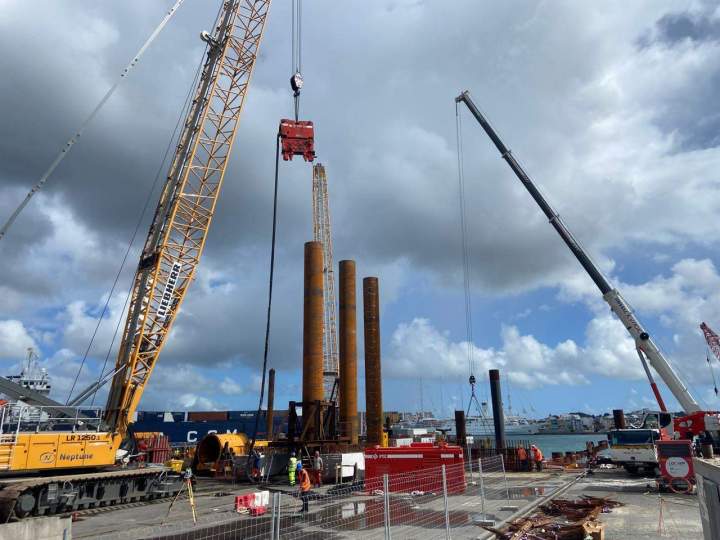 Levage et mise en place d’armatures métalliques en zone portuaire