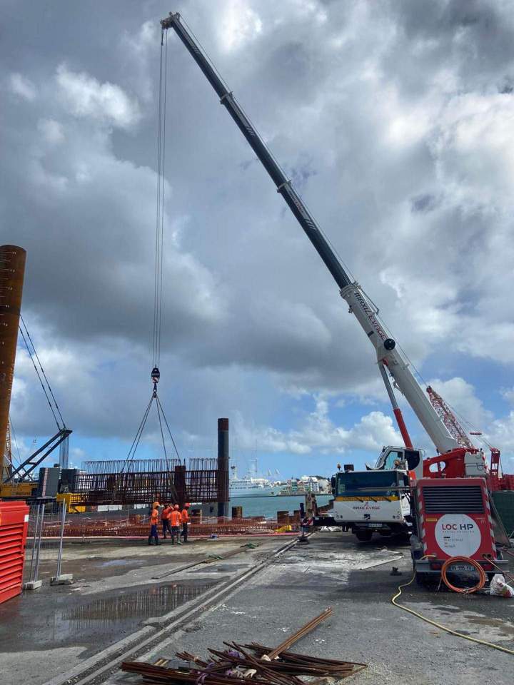 Levage et mise en place d’armatures métalliques en zone portuaire