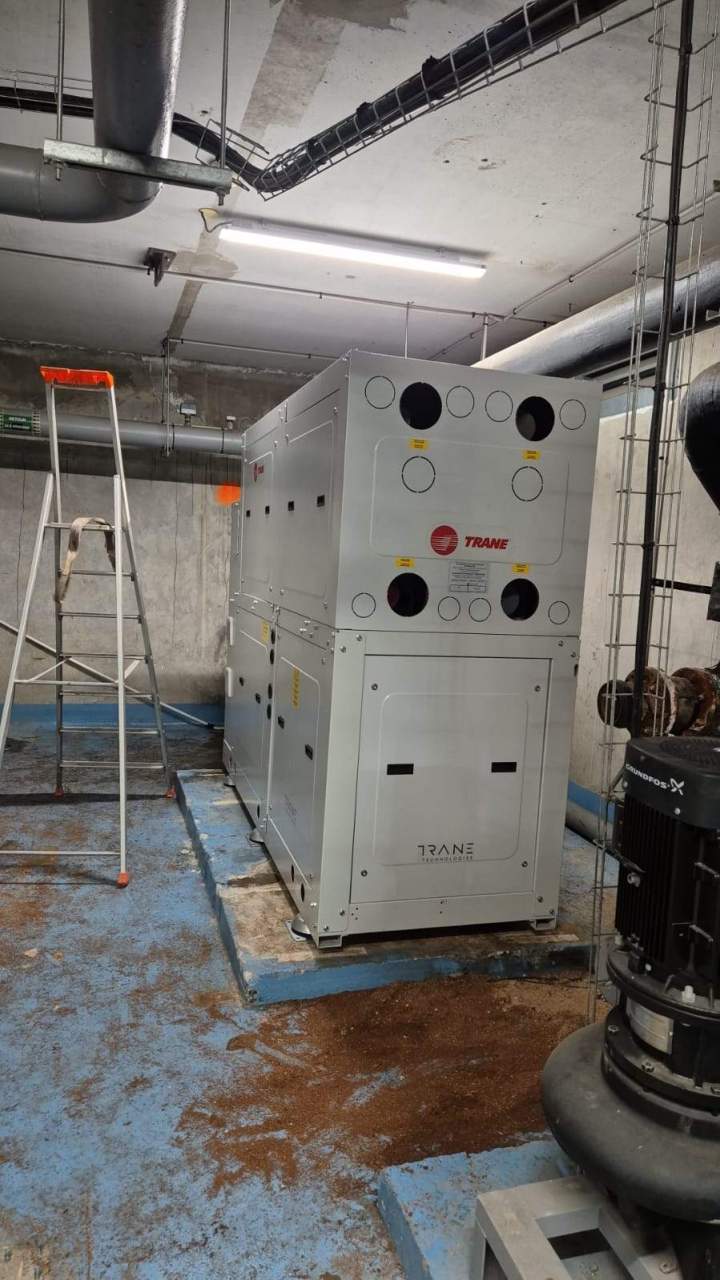 Manutention et installation d’un groupe de froid industriel