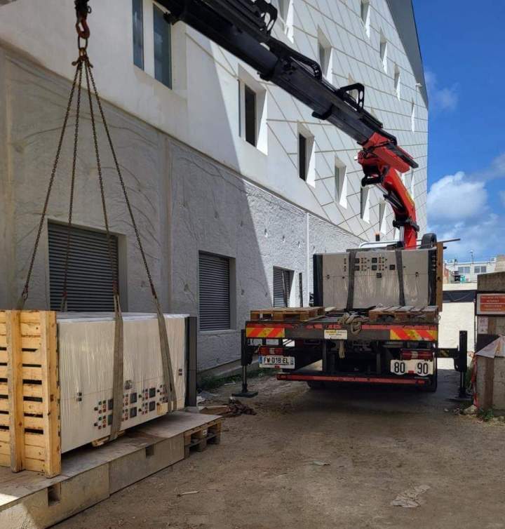 Transport et mise en place d'armoires électriques